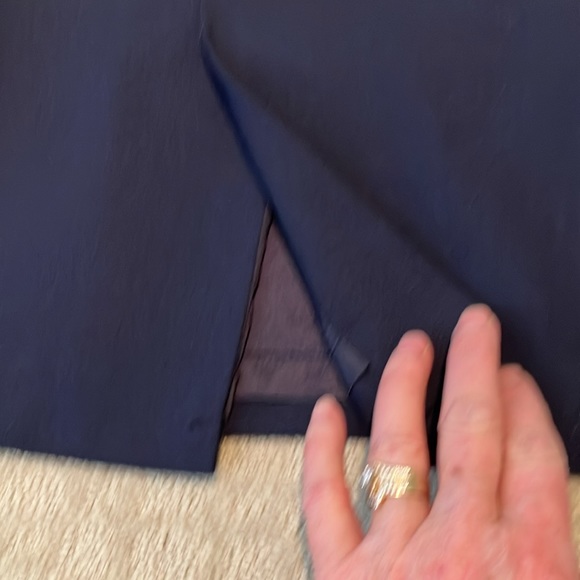 Banana 2P navy lined skirt with back kick pleat. - Picture 10 of 12